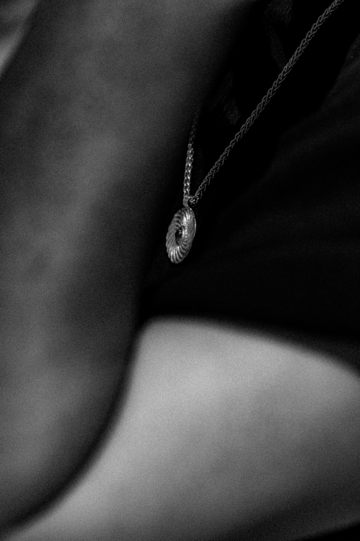 Aer Grande with Cabochon